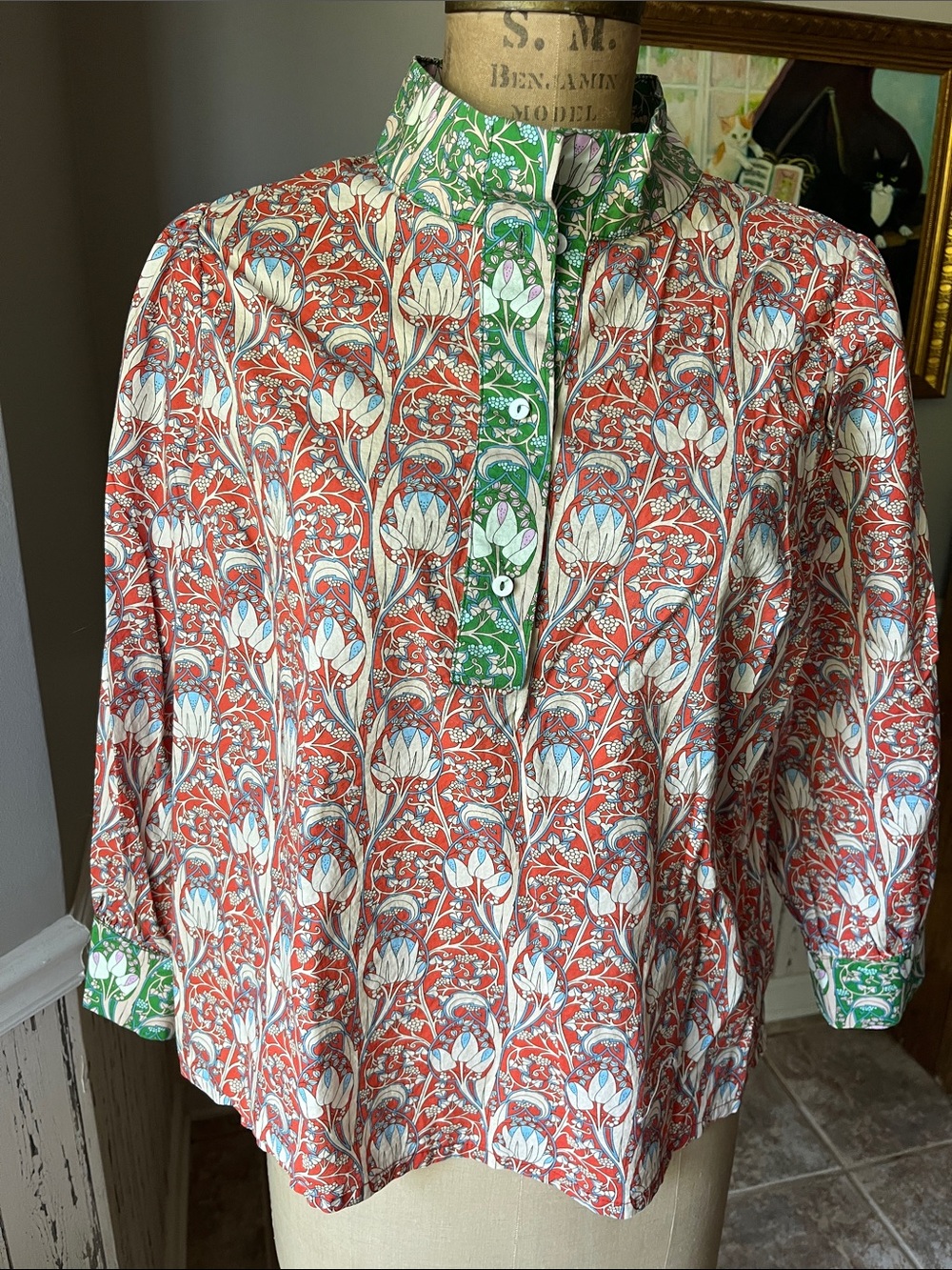 Voy Print Blouse in Russet with Green Trim ladies sz L
